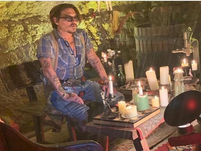 Johnny Depp débarque sur Instagram avec deux publications bien étranges...