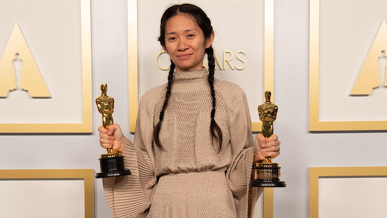 Nomadland : Chloé Zhao rentre dans l’histoire avec l’Oscar de la meilleur réalisation