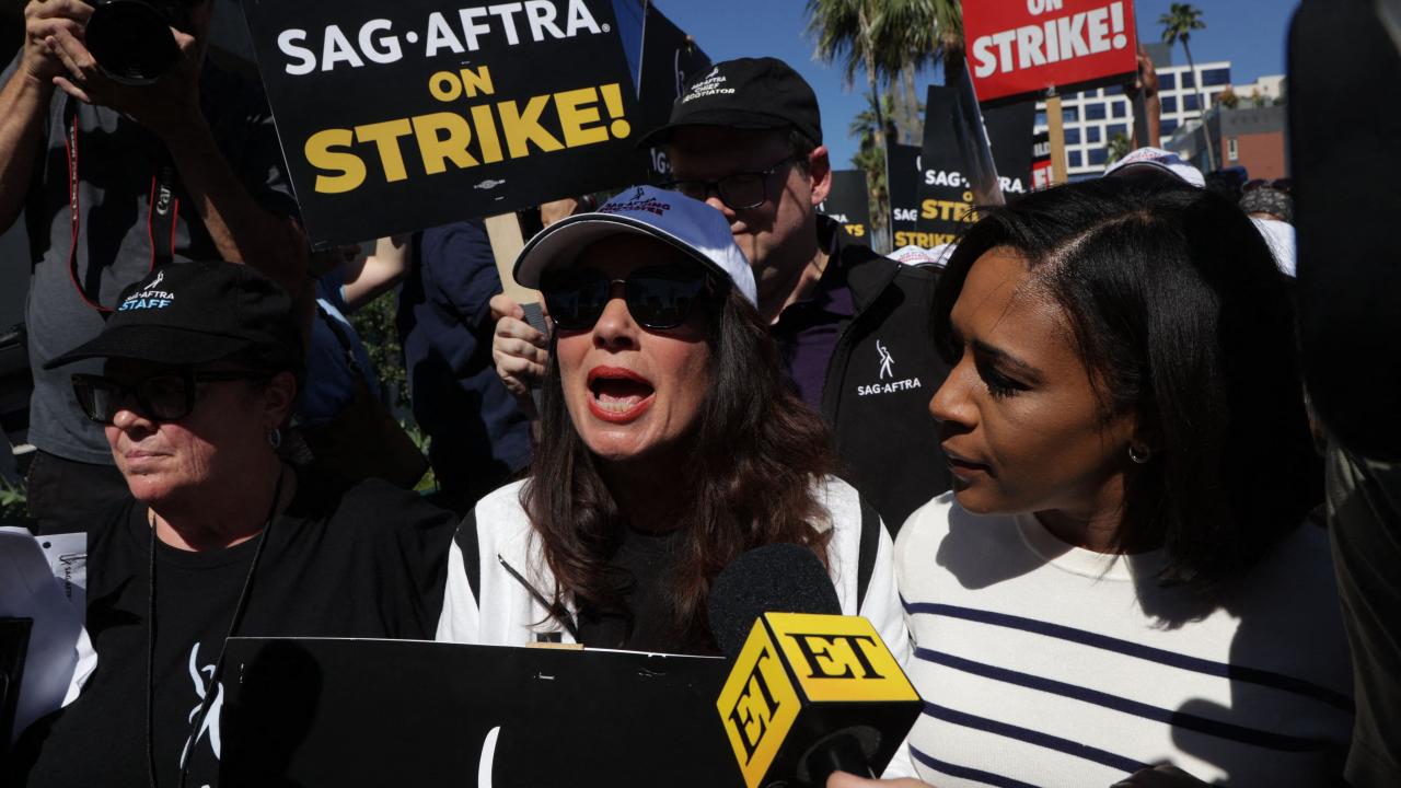 Fran Drescher : "On fait la grève pour les ouvriers, pas pour Tom Cruise"