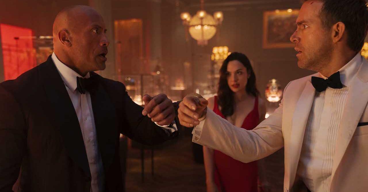Read more about the article Red Notice: Dwayne Johnson, Ryan Reynolds and Gal Gadot do minimum service [critique]
