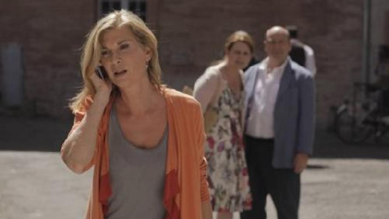 Salut Les Terriens Michele Laroque Evoque Son Film Participatif Premiere Fr