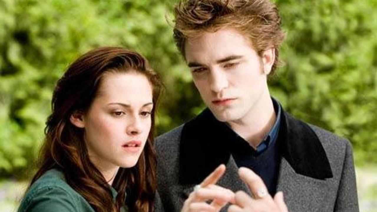 VIDEO Twilight Le faux jeu - VIDEO Twilight Le Faux Jeu Video Qui Resume Toute La Saga 