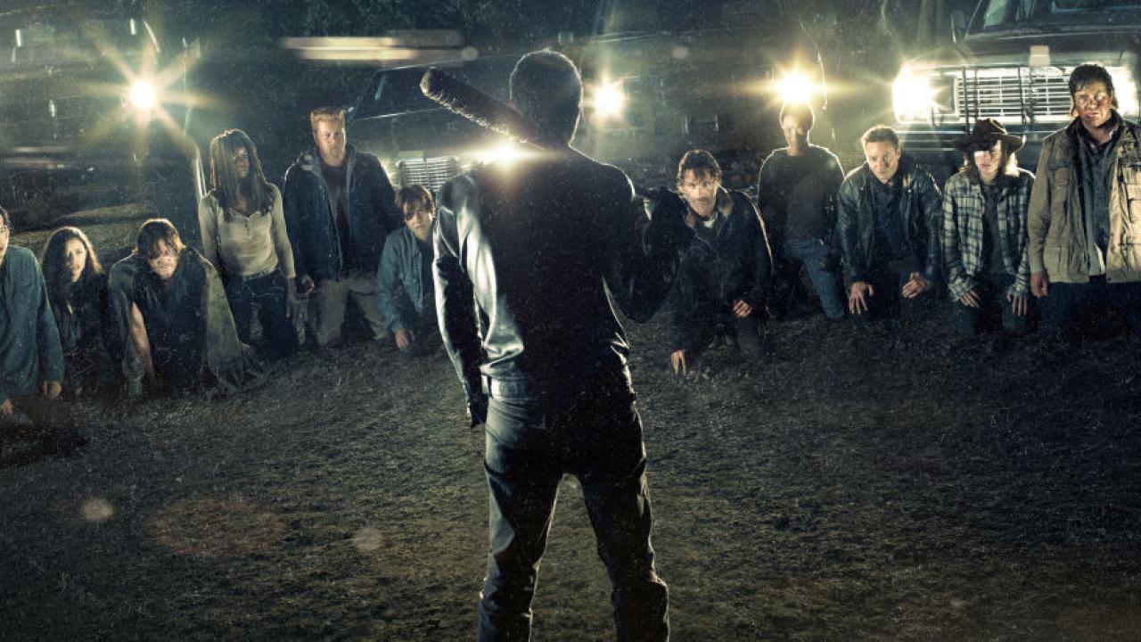 The Walking Dead : voilà qui Negan a tué avec sa batte dans les scènes  alternatives