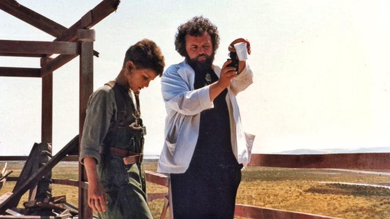 Allen Daviau et Christian Bale sur le tournage de L'empire du soleil de Steven Spielberg