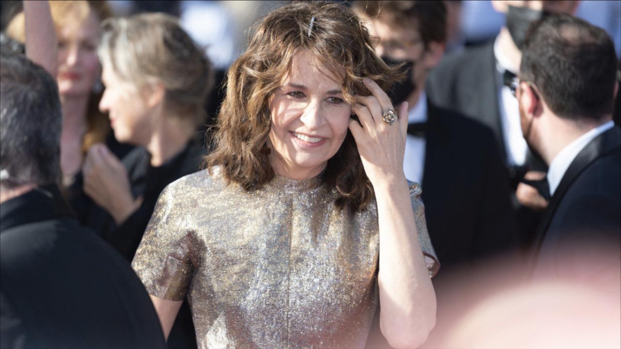 Cannes 2021: Valérie Lemercier on the red carpet of Aline, her "right wrong" Celine Dion biopic