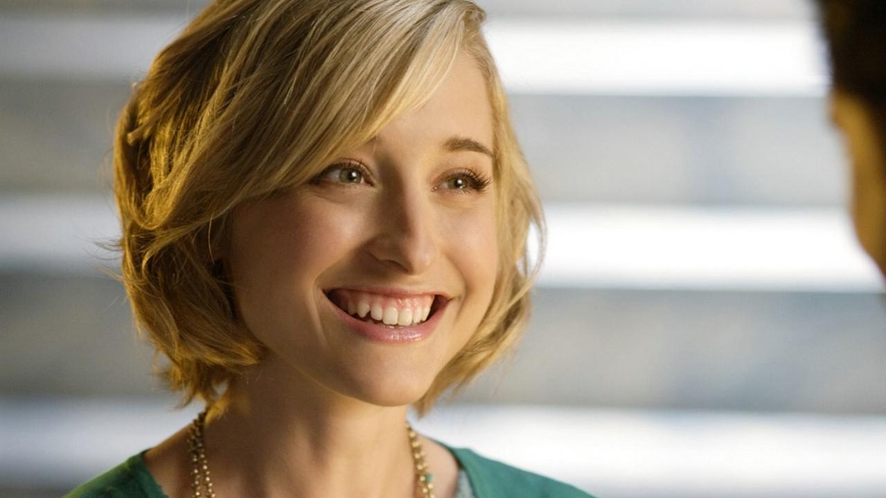 Former Smallville Actress Allison Mack Sentenced To 3 Years In Prison