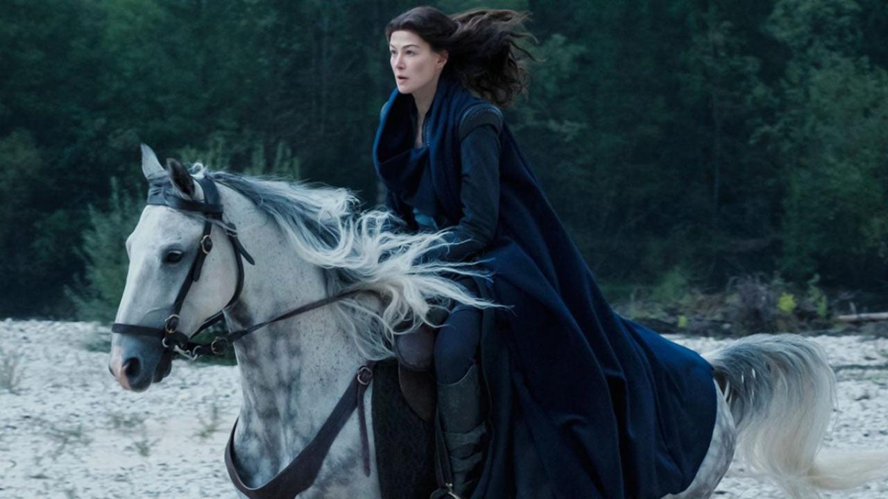 la fantasy evenement d amazon la roue du temps s offre une bande annonce epique premiere fr