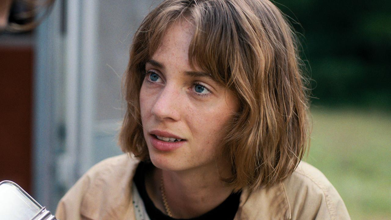 Stranger Things maya hawke