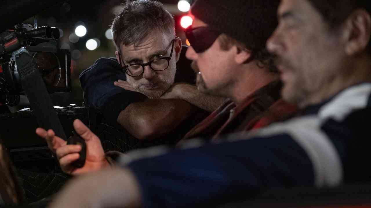 Paul Thomas Anderson, Leonardo DiCaprio et Benicio Del Toro sur le tournage d'Une bataille après l'autre