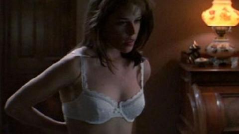 Campbell sexy neve Neve Campbell