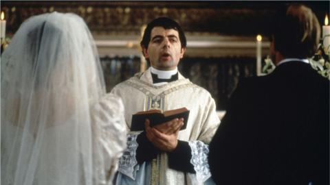 Rowan Atkinson dans Quatre mariages et un enterrement (1994)