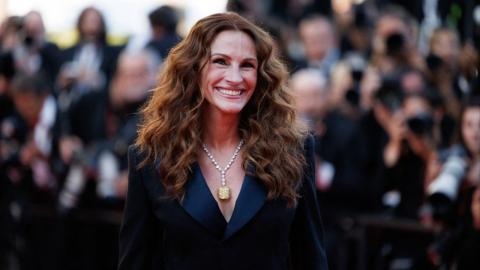 Cannes 2022, jour 3 : Julia Roberts, rayonnante sur la Croisette