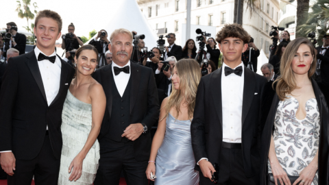 Cannes jour 6 : Kevin Costner entouré de tous ses enfants, Cayden Wyatt, Annie, Grace Avery, Hayes Costner et Lily Costner