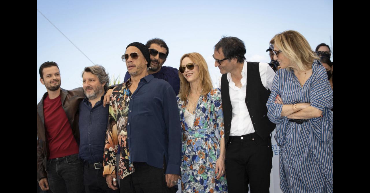 Cannes 2021: The photocall of the team of This music does not play for anyone, by Samuel Benchetrit