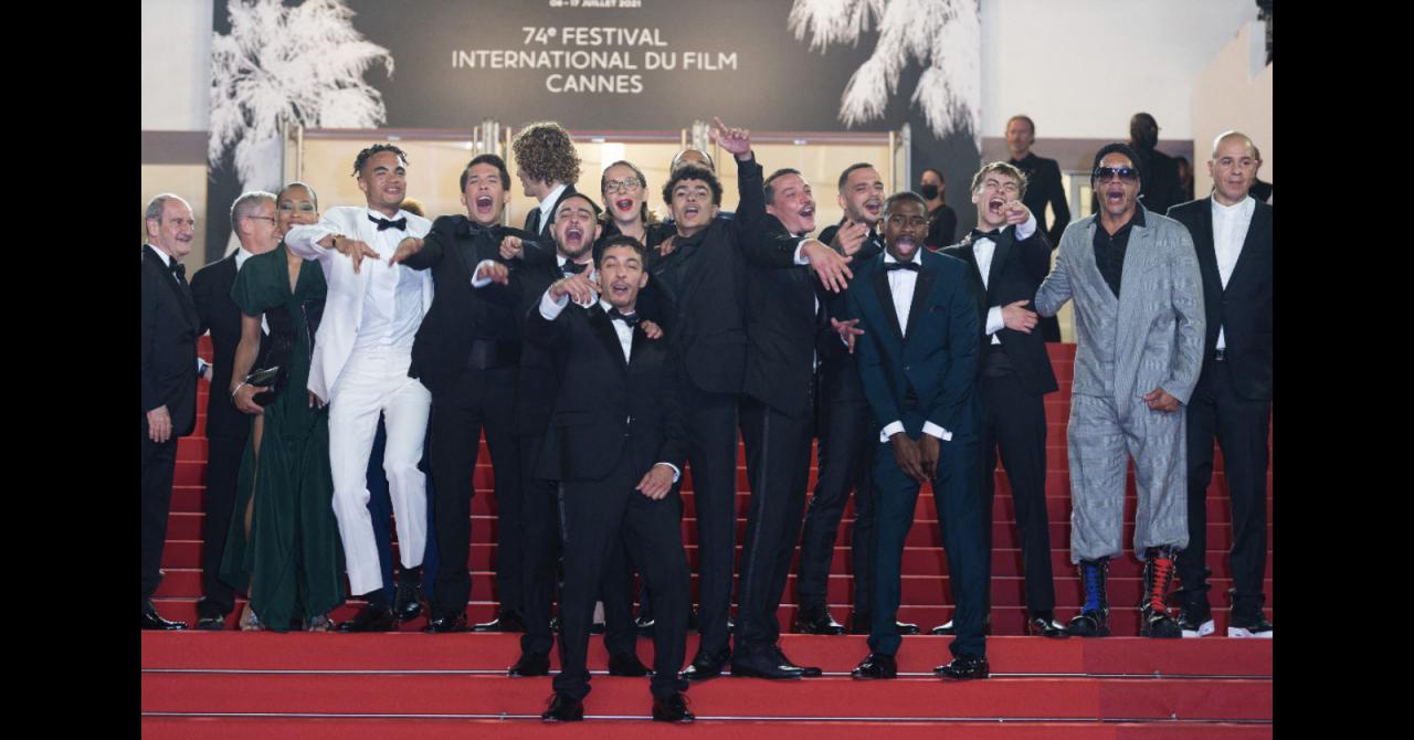 Cannes 2021 : JoeyStarr et toute l'équipe de Suprêmes lors de la montée des marches