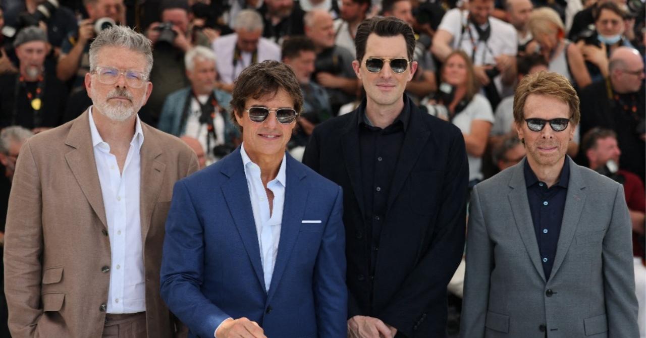 cannes 2022, jour 2 : cannes 2022, jour 2 : La star entourée du scénariste Christopher McQuarrie, du réalisateur Joseph Kosinski et du producteur Jerry Bruckheimer