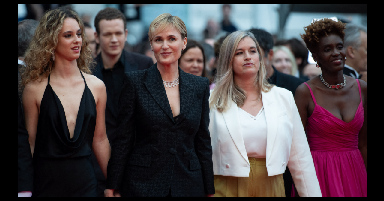 Cannes Jour 2 : Judith Godreche, Tess Barthelemy, Noe Boon et Rokhaya Diallo montent les marches main dans la main