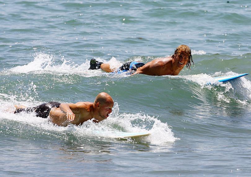 Woody Harrelson et Matthew McConaughey sur le tournage de Surfer, Dude