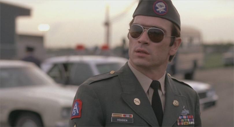 Tommy Lee Jones dans Rolling Thunder